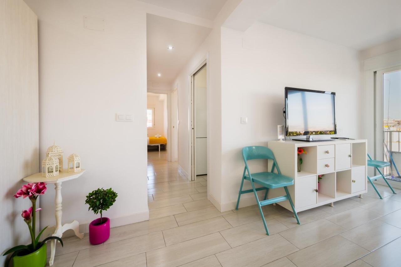 Wide And Colourful- 3bd 1bth- Triana Séville