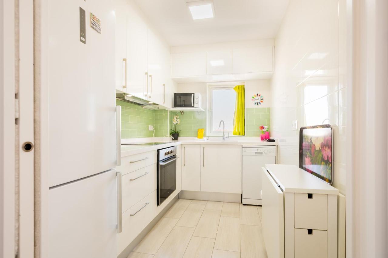 Wide And Colourful- 3bd 1bth- Triana Apartment Seville