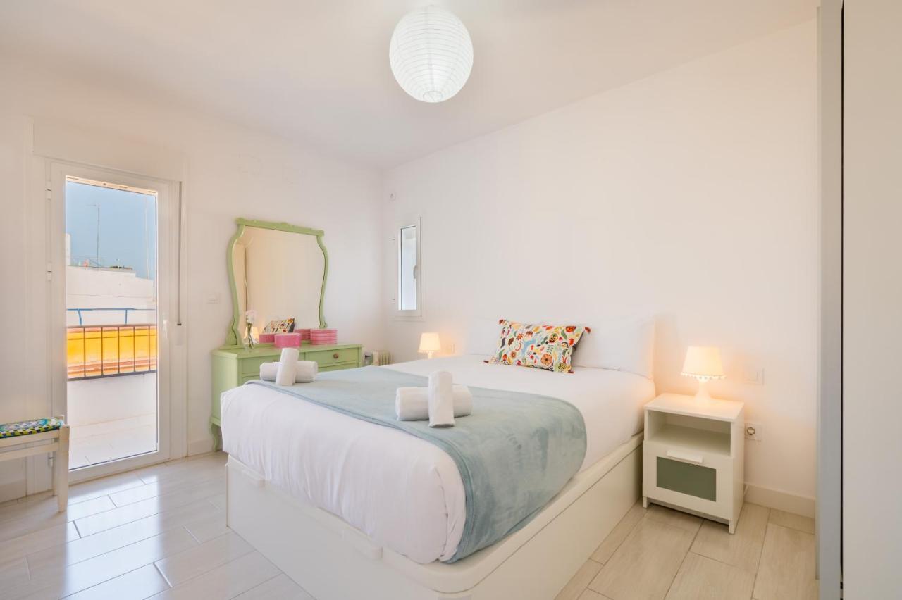 Wide And Colourful- 3bd 1bth- Triana Apartment