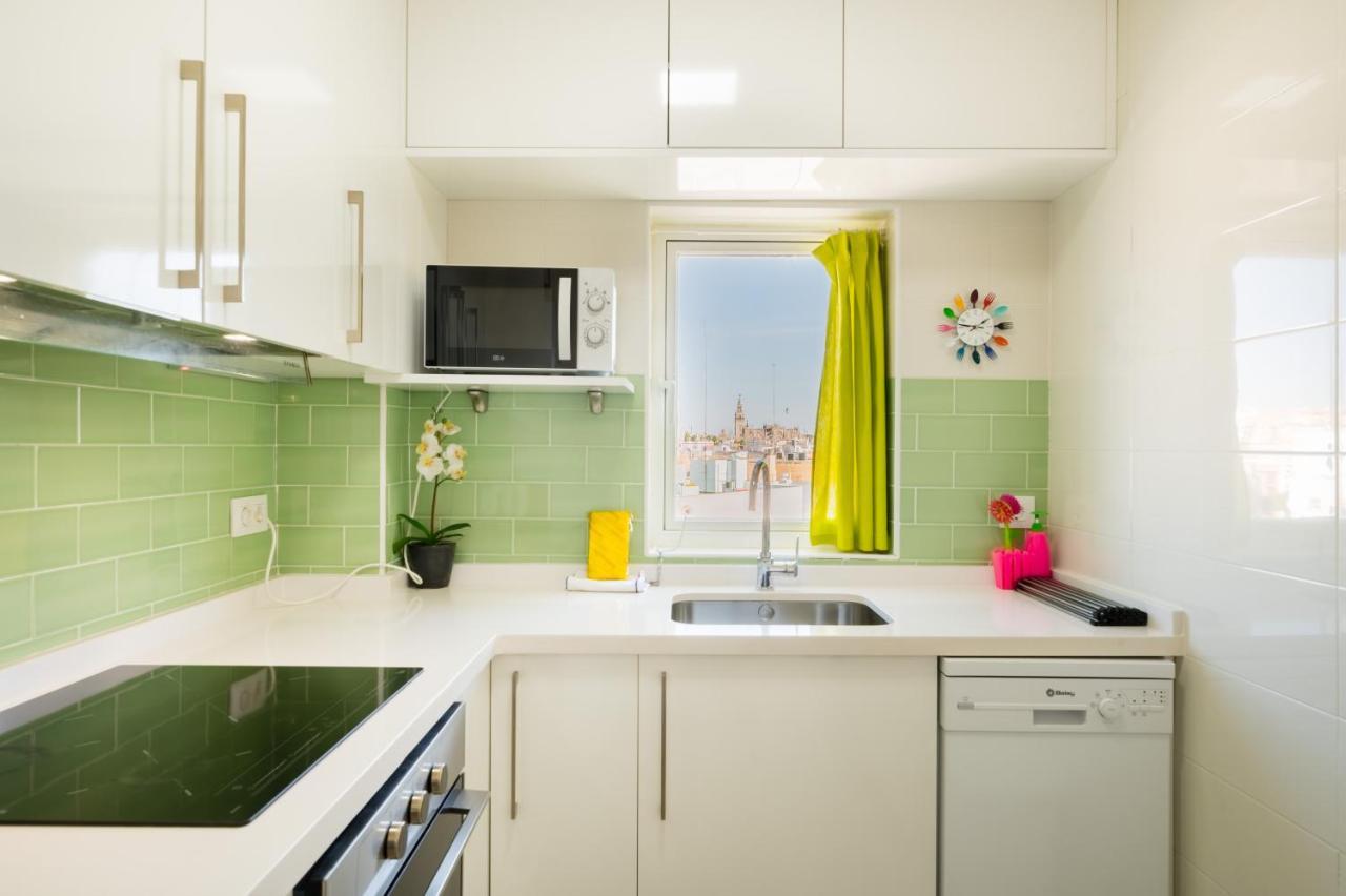 Wide And Colourful- 3bd 1bth- Triana Séville