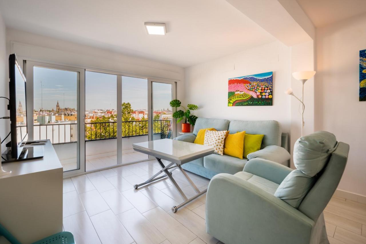 Wide And Colourful- 3bd 1bth- Triana Séville