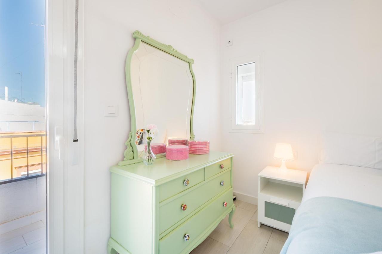 Wide And Colourful- 3bd 1bth- Triana Apartment *