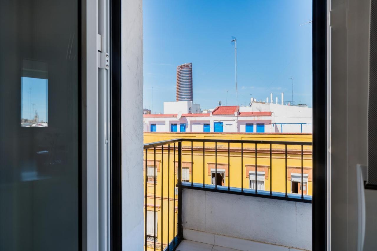 Wide And Colourful- 3bd 1bth- Triana Appartement
